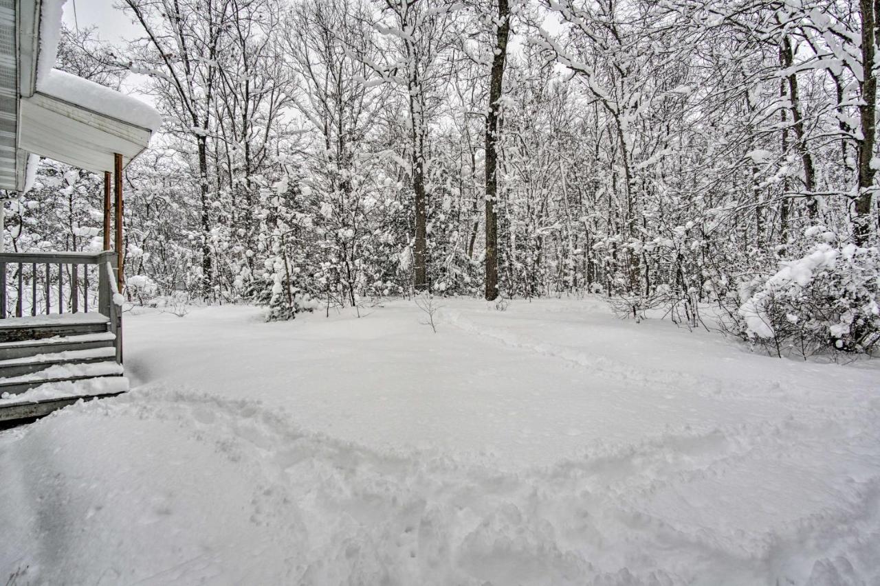 Wooded Twin Lakes Retreat 13 Mi To Lake Michigan! ภายนอก รูปภาพ